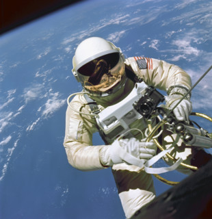 Sortie extravéhiculaire, 1965