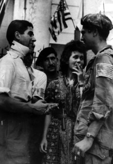Membres des F.F.I. et parachutistes américains à Saint-Tropez (France) août 1944.
