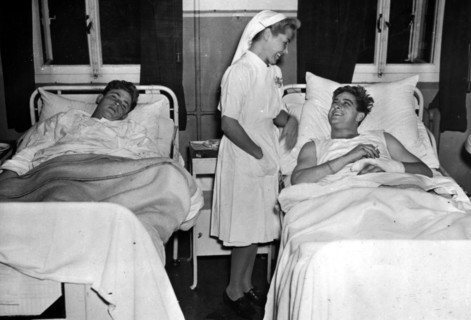 Des parachutistes américains blessés sont soignés dans un hôpital hollandais (septembre 1944)
