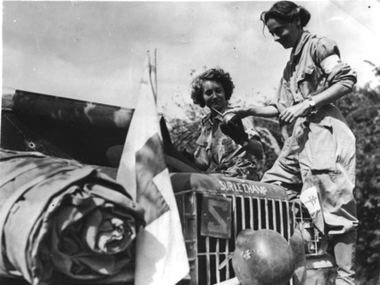 Deux ambulancières en France (France) en août 1944.