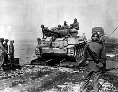 U.S tank destroyer crosses Moselle river (Germany) March 15, 1945