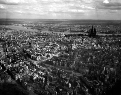 Ville de Cologne détruite par les bombardements, 1945