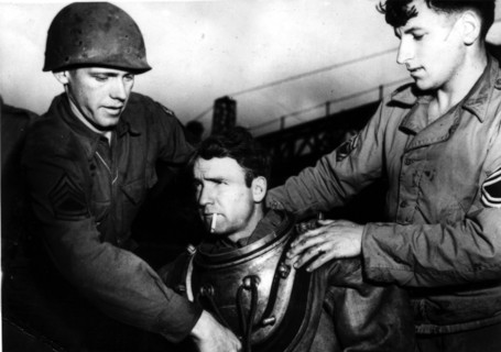 Dans le port de Cherbourg, 1944