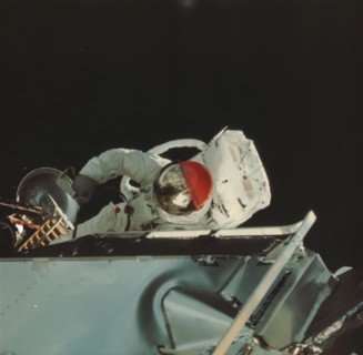 Astronaute Russell L. Schweickart lors d'une EVA, 1969