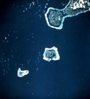 Ile de Bora-Bora dans l'archipèle de Tahiti photographiée à partir de la navette STS 8 (16 septembre 1983)