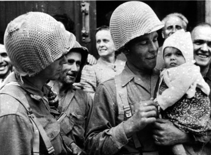 U.S. soldiers in Bologna (April 25, 1945)