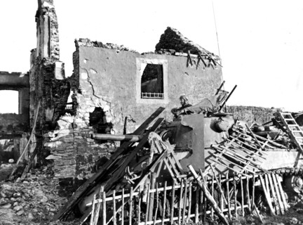 U.S Sherman tank guard German road near Eschweiler (Fall 1944)