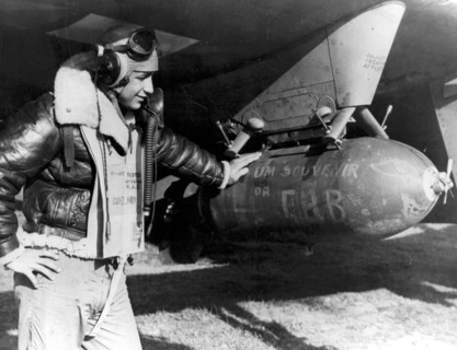 Le Brésil rejoint la 12e U.S. Air Force en Italie.
(1944)