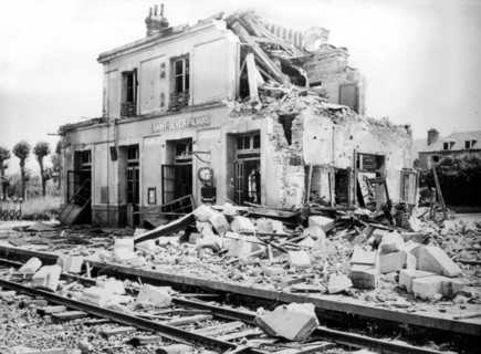 Gare de Saint-Sever, dans le Calvados.
(6 août 1944)