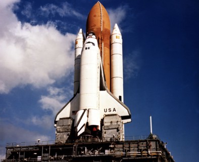 La silhouette du STS-3 Columbia se détache sur le ciel de Floride, au centre spatial Kennedy.
(16 février 1982)