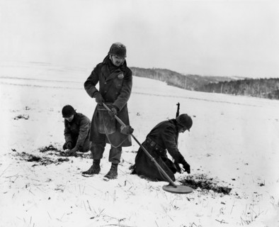 Détection des mines ennemies en Allemagne.
 (31 décembre 1944)