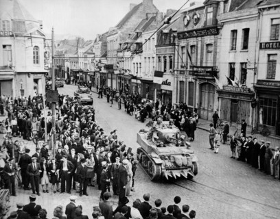 Des patriotes français prennent les armes près de Châteaudun.
(Eté 1944)