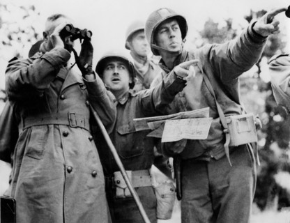 Le général Henri Giraud sur le front italien.
(Novembre 1943)