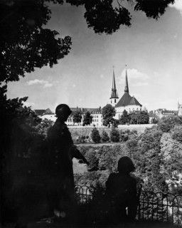 U.S.  soldiers liberate the capital of Luxembourg (September 11, 1944)