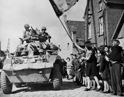Les Belges accueillent les Américains à Rongy. (Septembre 1944)