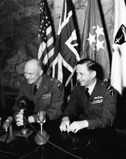 Annonce de la reddition inconditionnelle de l'Allemagne à Reims.
(7 mai 1945)
