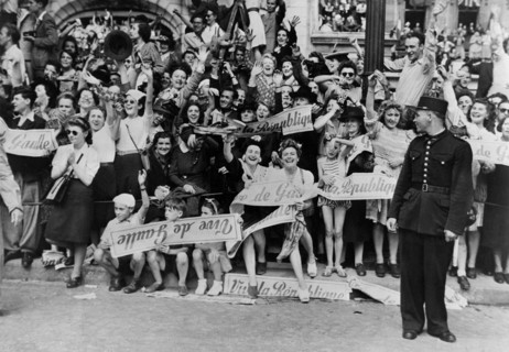 Les Parisiens réservent un accueil triomphant au général de Gaulle (25 août 1944)