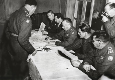 Reddition allemande à Dunkerque.
(9 mai 1945)