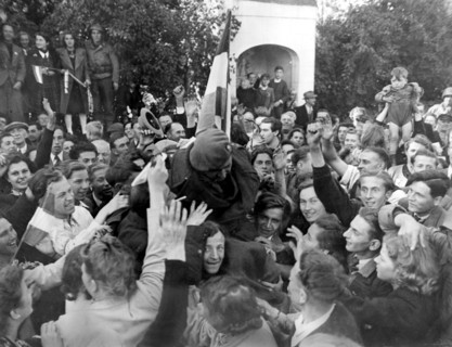 Luxembourg libéré réserve un accueil triomphant au Prince Félix. (11 septembre 1944)