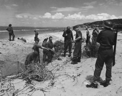Prisonniers de guerre allemands à Deauville,  30 mai 1945