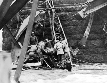 Effondrement du pont de Remagen,  17 mars 1945