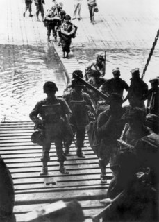 Embarquement d'hommes et de matériel en Angleterre à la veille du 6 juin 1944