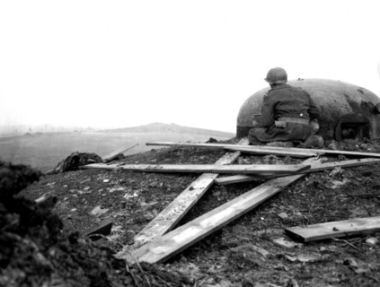 Soldat américain sur la ligne Maginot près de Guising, 13 décembre 1944