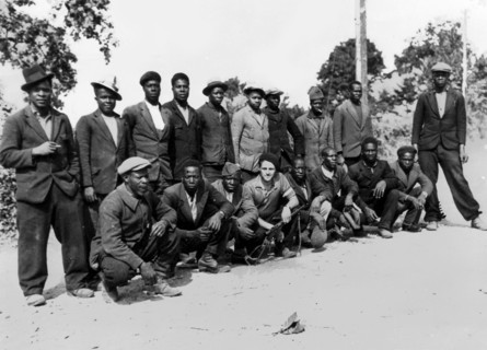 Résistant français avec anciennes troupes sénégalaises en France, été 1944