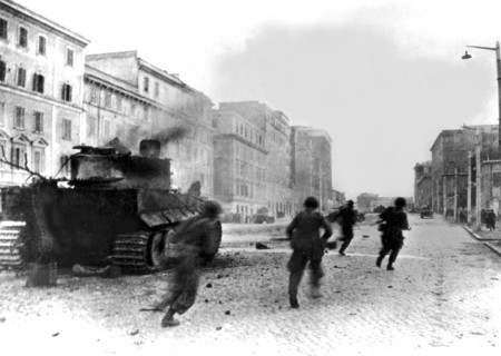 Soldats alliés à Rome
(5 juin 1944)