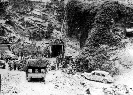 Entrée d'une forteresse souterraine allemande à Cherbourg
(27 juin 1944)