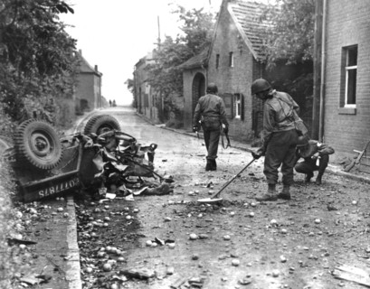 Mine in German village kills three U.S. soldiers, Autumn 1944