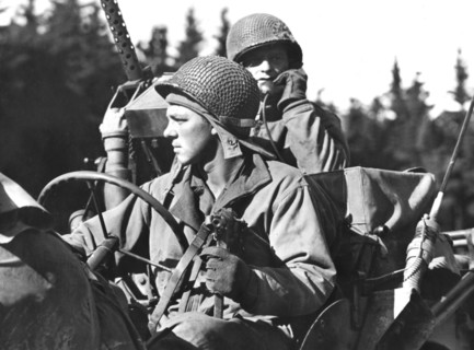 Progression d'une patrouille de combat en Allemagne.
(Automne 1944)