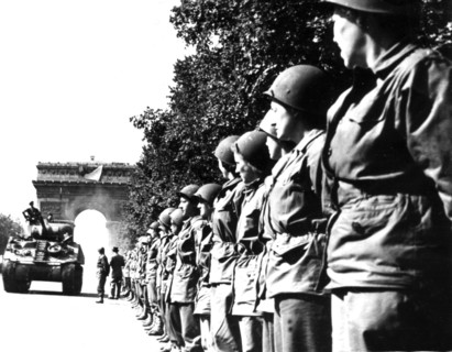Femmes soldats du Corps d'armée féminin U.S. à Paris. (9 septembre 1944)