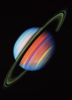 Photo de Saturne par la sonde Voyager II.
(1981)