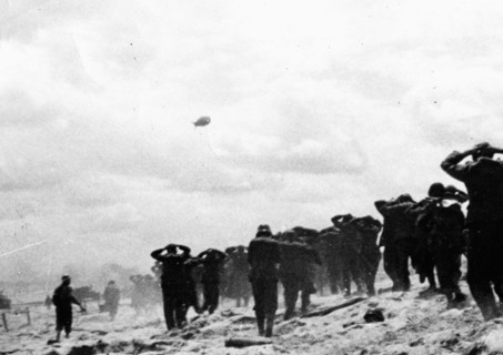 Prisonniers allemands à Utah Beach (1944)