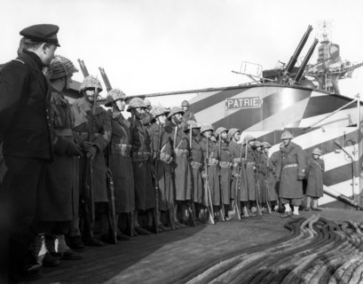 Un groupe du 4e RTM (Régiment de Tirailleurs Marocains) sur le croiseur "Gloire", le 23 août 1944