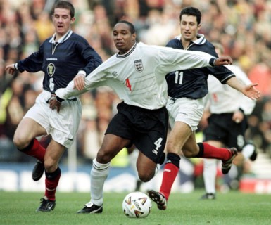 SCOTLAND V ENGLAND 13/11/99
PAUL INCE GOES THROUGH BARRY FERGUSON AND JOHN COLLINS
