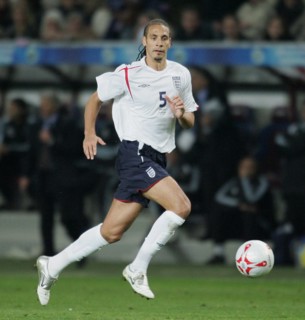 Fussball  International Testspiel
England 3-2  Argentinien
Rio Ferdinand  (ENG) am Ball
FOTO: