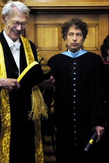 Bob Dylan Receives Honorary Degree