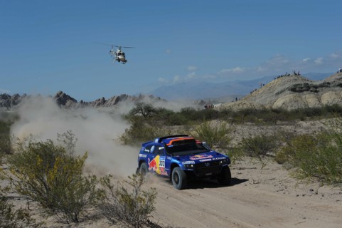 Nasser Al-Attiyah aus Katar und sein deutscher Co-Pilot Timo Gottschalk fahren am Dienstag (04.01