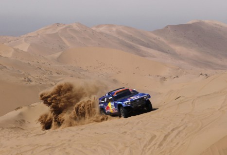 Nasser Al-Attiyah aus Katar und sein deutscher Co-Pilot Timo Gottschalk fahren am Dienstag (11.01