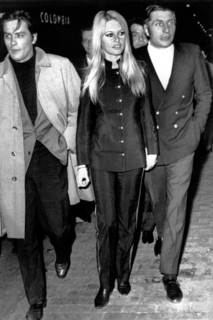 (dpa files) - The Swiss industrial heir, playboy and photographer Gunter Sachs (R) walks through