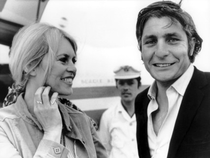 (dpa files) - The Swiss industrial heir, playboy and photographer Gunter Sachs accompanies his then