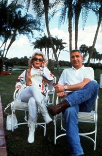 Hollywood-Diva Zsa Zsa Gabor und ihr Mann Prinz Frederic von Anhalt machen im Jahr 1992 Urlaub in