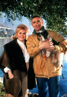 Hollywood-Diva Zsa Zsa Gabor und ihr Mann Prinz Frederic von Anhalt machen im Juni 1990 Urlaub am