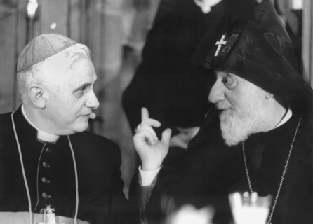 Kardinal Ratzinger trifft Bischof Baldjian