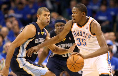 01 May 2011: Thunder forward Kevin Durant (35) goes around Memphis forward Shane Battier (31)