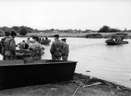 Belgian soldiers search for missing comrades