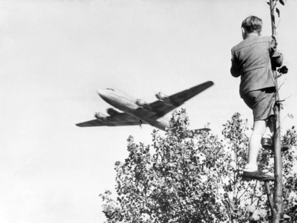 Air lift for supply of West Berlin