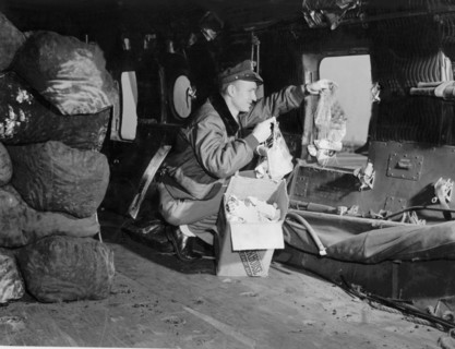 50th anniversary of the airlift: "Candy Bomber" Halvorsen